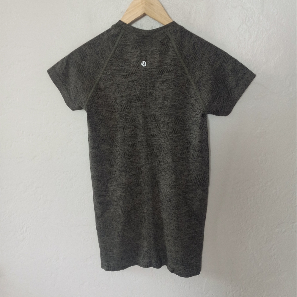 Lululemon Swiftly Short Sleeve 2.0 Crew Variegated Mesh Camo Black/ Grey Sage 6 - Picture 13 of 15